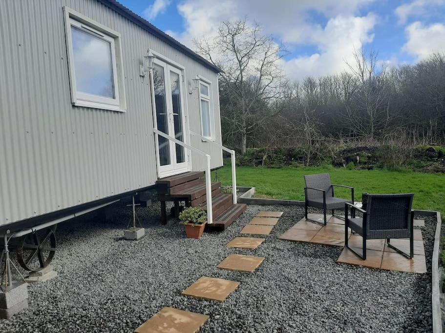 Anglesey New Modern Shepherds Hut With Spa Hot Tub Gwalchmai Exterior foto